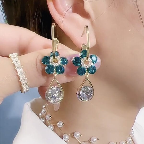FloraLuxe™ | Elegant Floral Earrings with Sparkling Stones