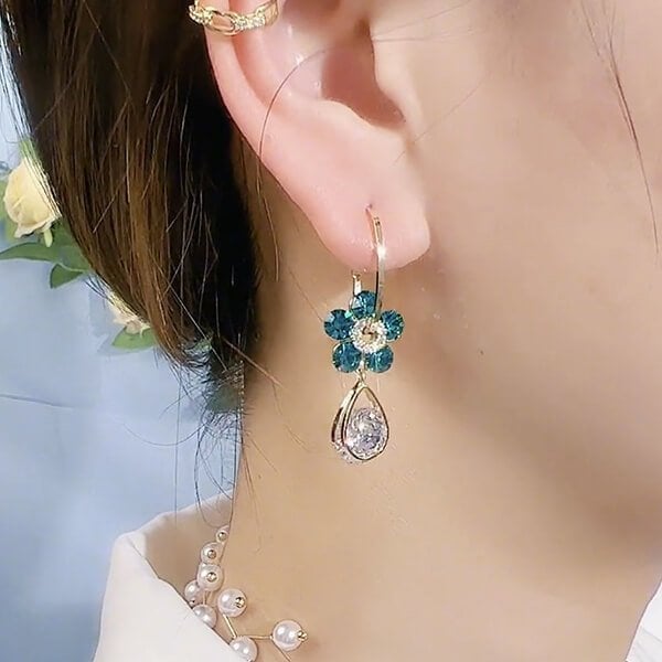FloraLuxe™ | Elegant Floral Earrings with Sparkling Stones