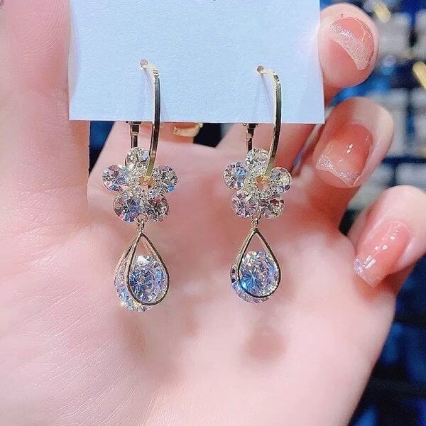 FloraLuxe™ | Elegant Floral Earrings with Sparkling Stones